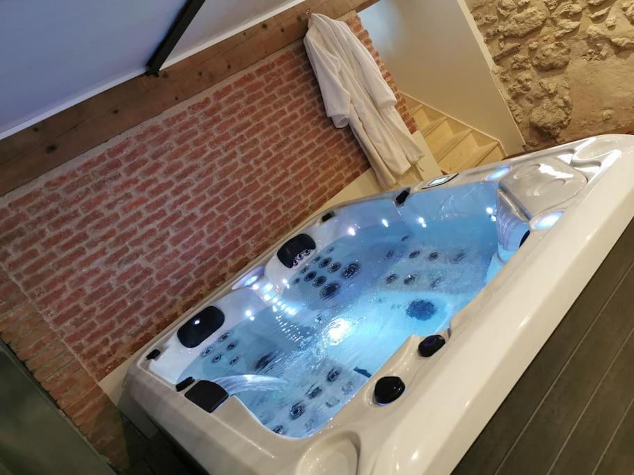 Gite Le Jardin Secret Et Gite Au Temps Suspendu Montpezat  エクステリア 写真